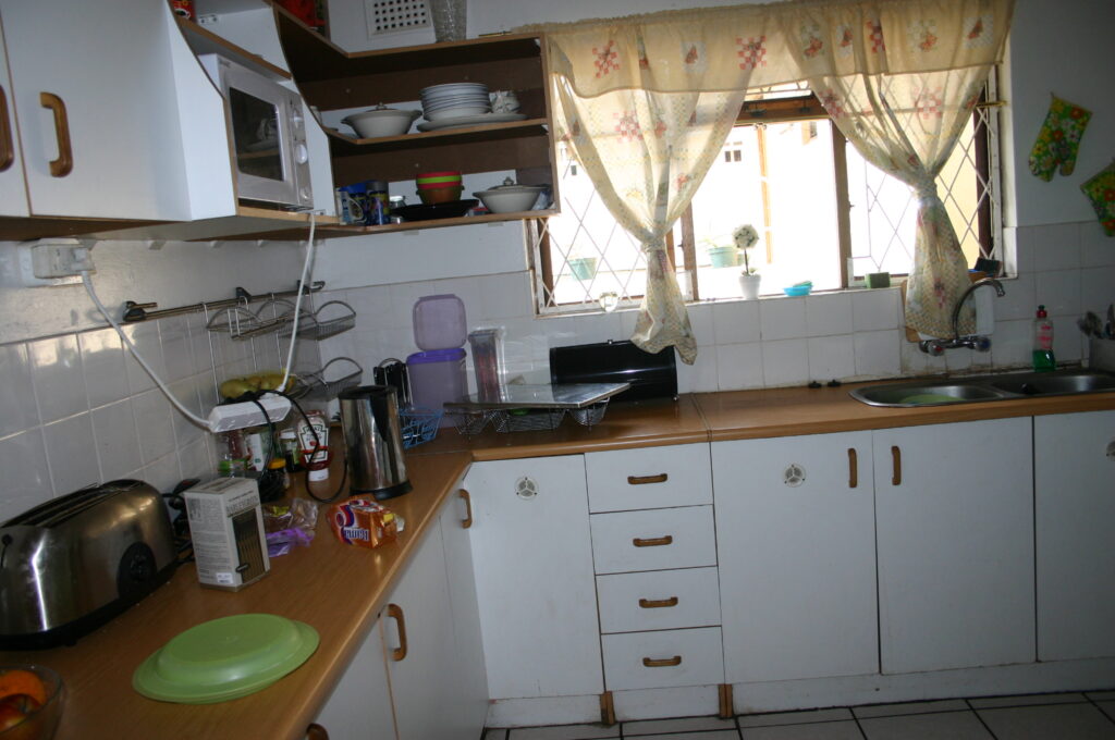 CHEAP HOLIDAY ACCOMMODATION IN DURBAN NEAR THE DURBAN HARBOUR AT R500 PER NIGHT