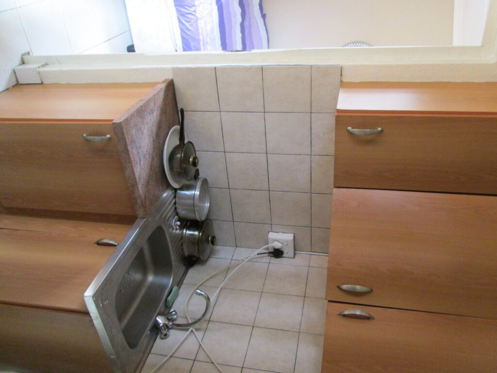cheap holiday accommodation in durban unit3 for 5 people at R500 per night